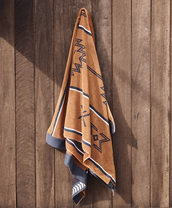 Seeker Large Towel | Navy Tan