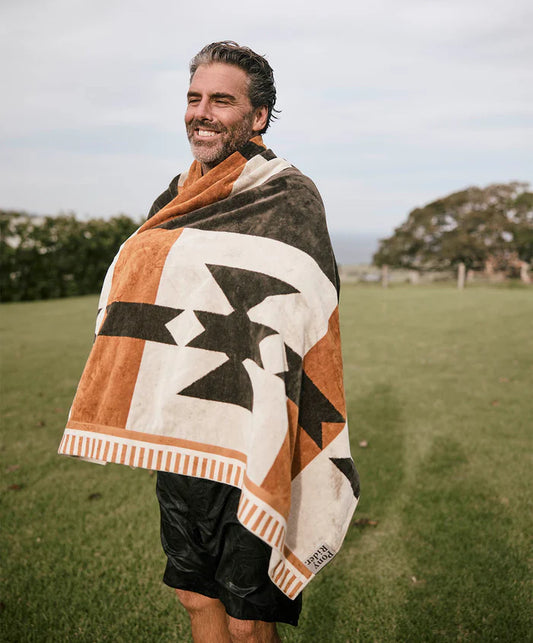 Rocky Mountain Large Towel | Natural / Khaki