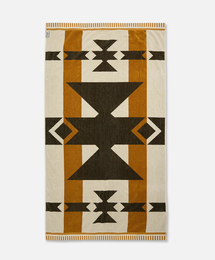 Rocky Mountain Large Towel | Natural / Khaki