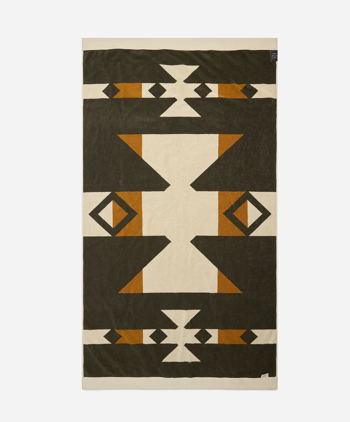 Rocky Mountain Large Towel | Natural / Khaki