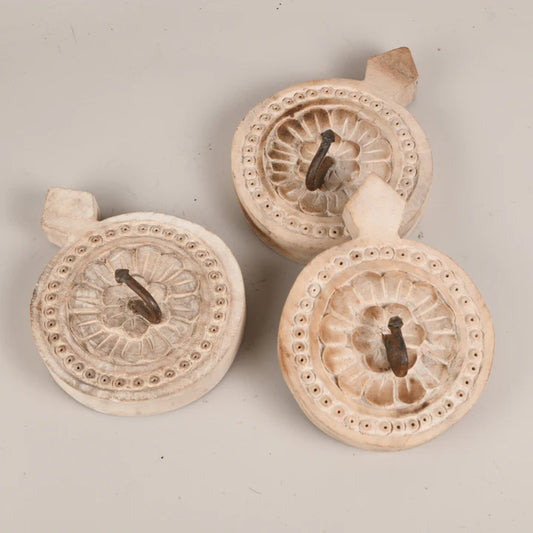 Single Bleached Carved Hooks