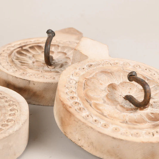 Single Bleached Carved Hooks