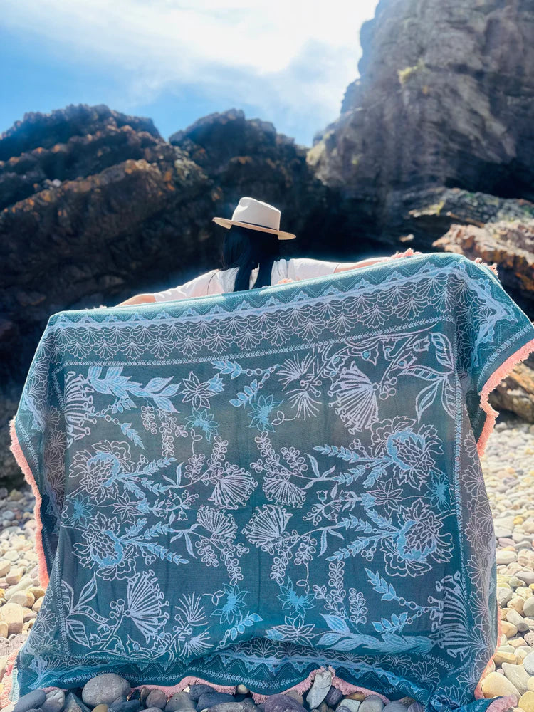 Emily Picnic Rug - Throw- Large with Pocket image 4
