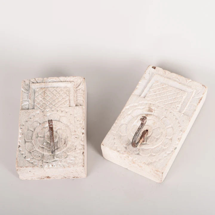 SINGLE WOODEN BLEACHED HOOK image 0