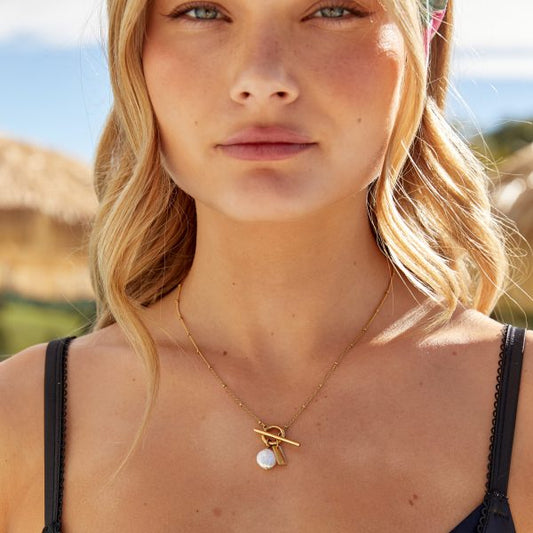 Balance Necklace in Gold image 1